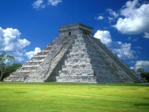 la-piramide-di-kukulkan-a-chichen-itza