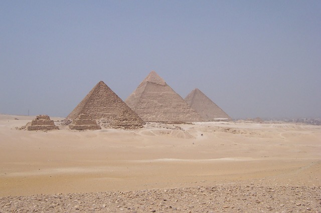 pyramid-315298_640